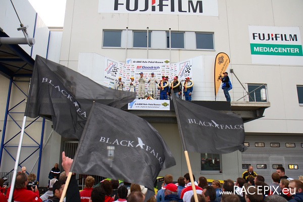 VLN-07 2008-07-19 07 Boxengasse + Siegerehrung IMG_2281