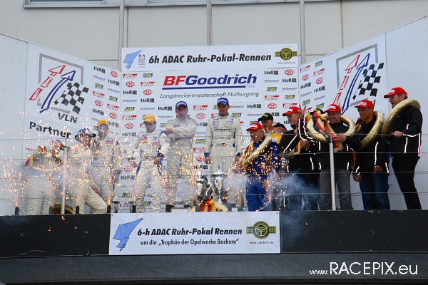 VLN-07 2008-07-19 07 Boxengasse + Siegerehrung IMG_2283