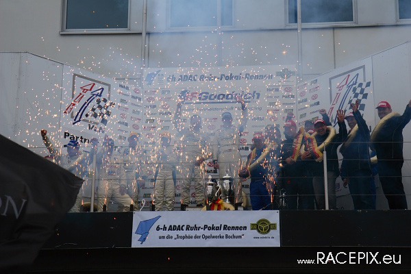 VLN-07 2008-07-19 07 Boxengasse + Siegerehrung IMG_2286