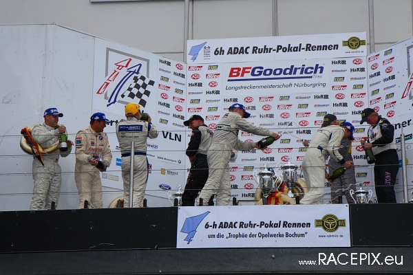 VLN-07 2008-07-19 07 Boxengasse + Siegerehrung IMG_2299